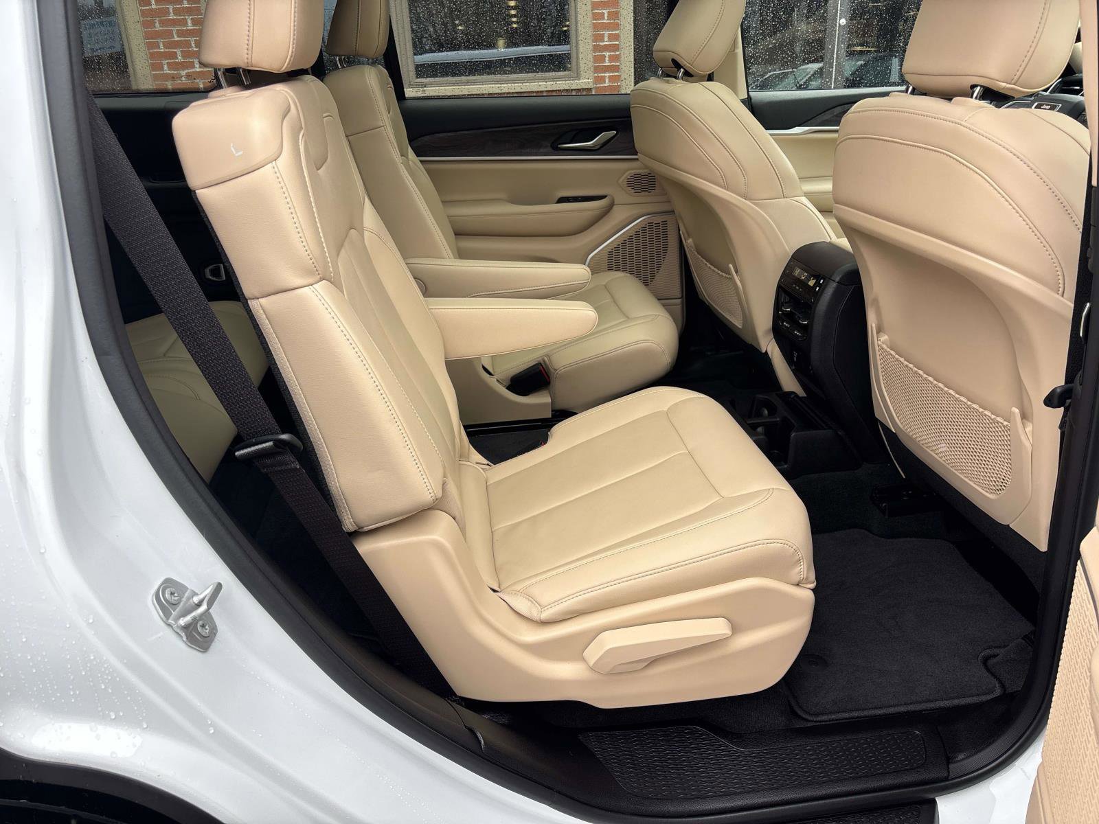 Used 2022 Jeep Grand Cherokee L Limited AWD/4WD image 31