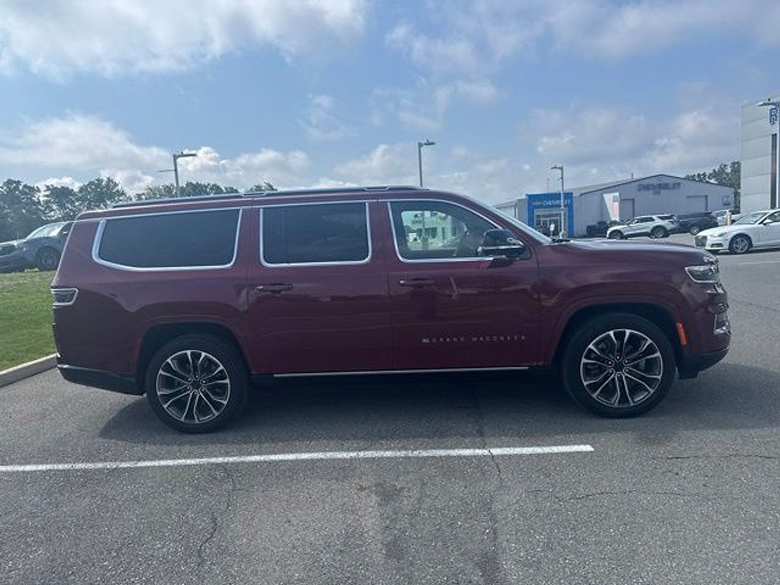 Used 2025 Jeep Grand Wagoneer L Series III AWD/4WD image 20