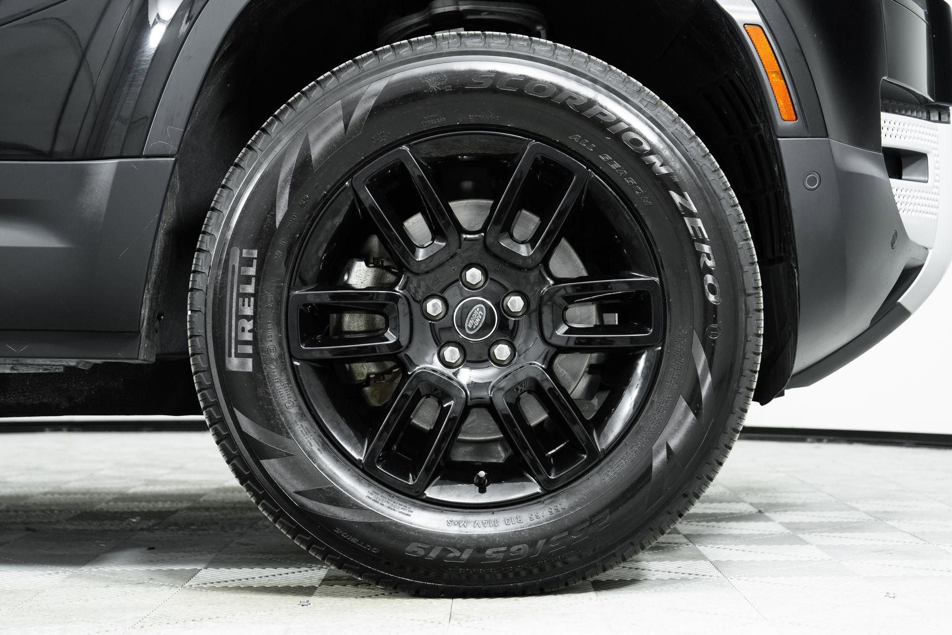 Used 2025 Land Rover Defender 110 S image 39