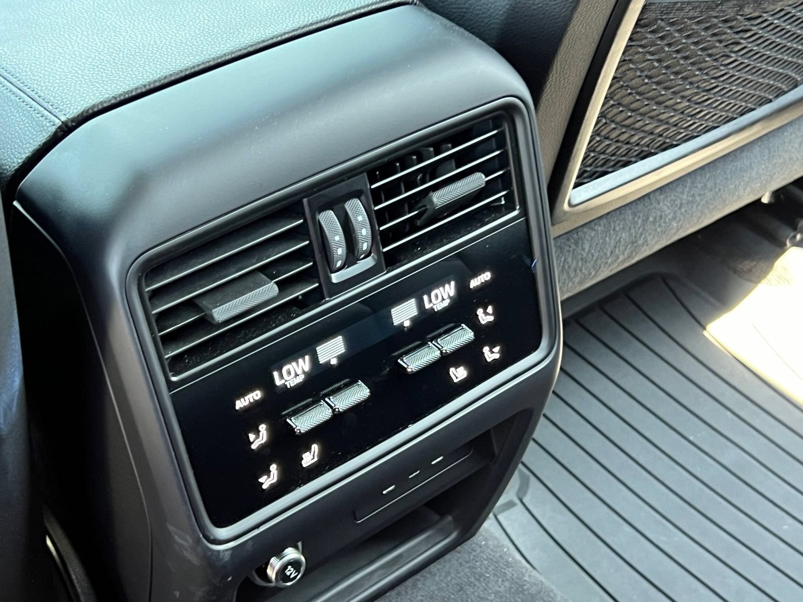 Certified 2025 Porsche Cayenne AWD/4WD image 19