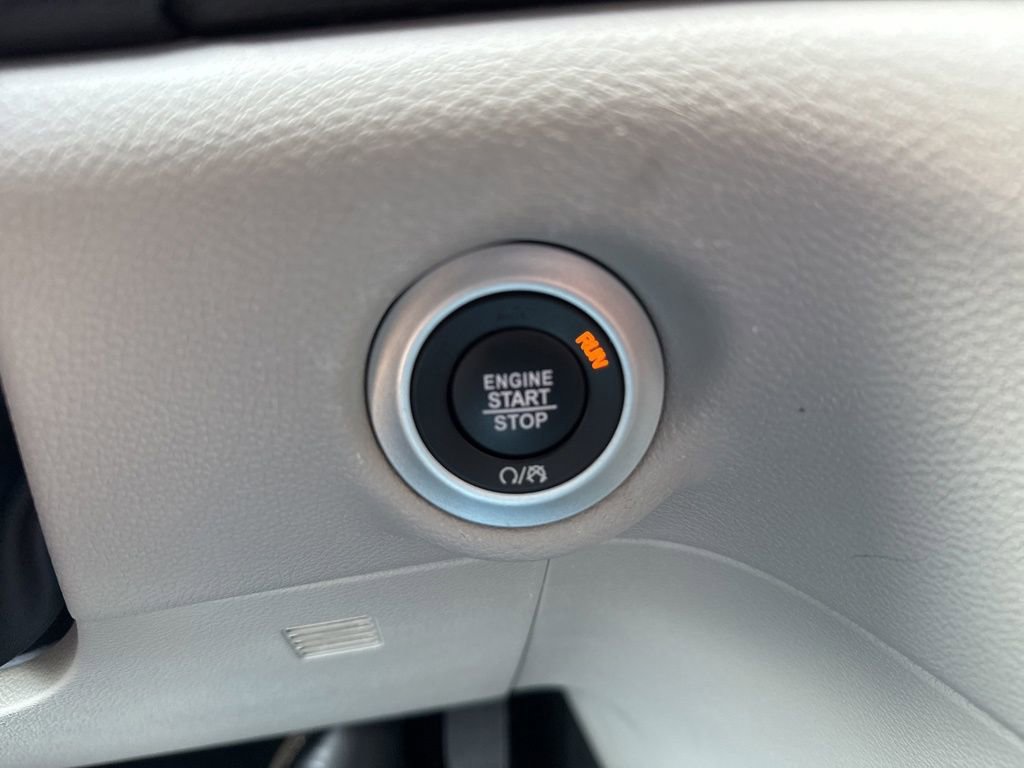 Used 2024 Chrysler Pacifica Touring-L image 49