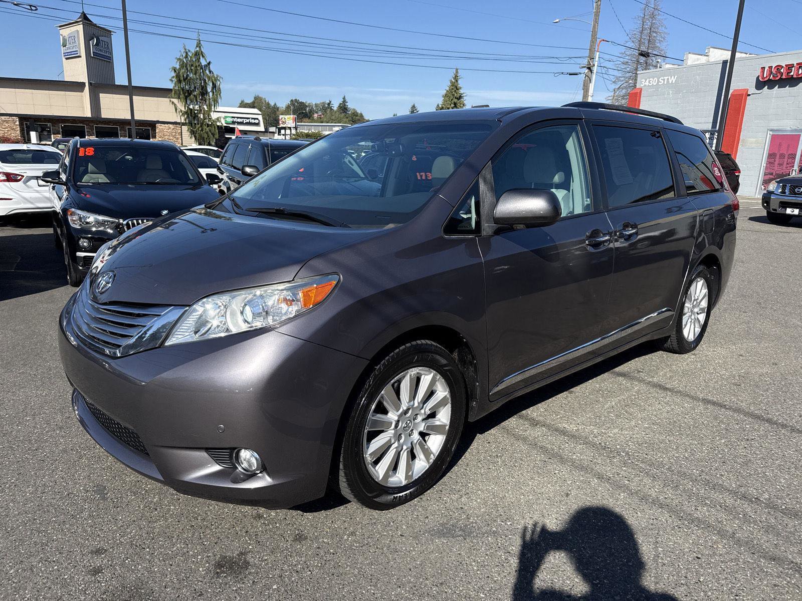 Used 2011 Toyota Sienna Limited image 1