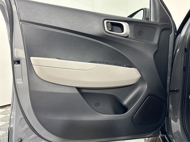 Used 2022 Hyundai Venue SEL image 13