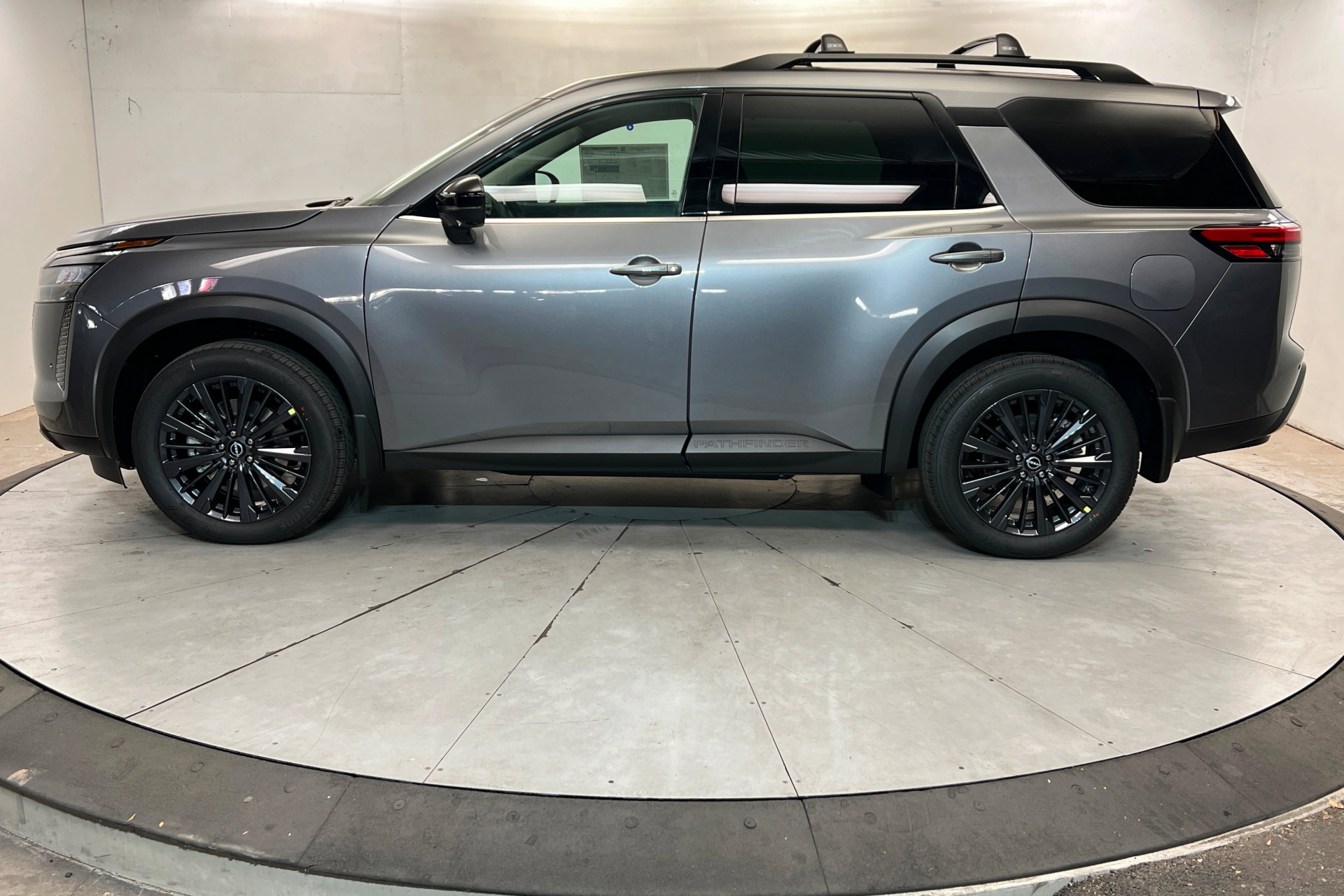 New 2026 Nissan Pathfinder SL image 2