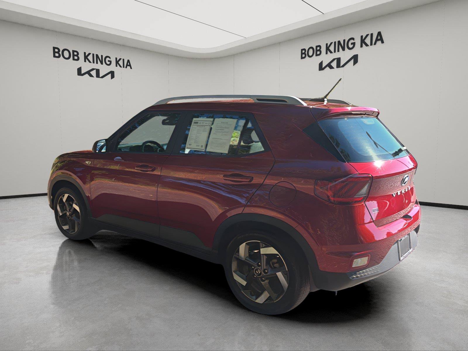 Used 2024 Hyundai Venue SEL FWD image 3