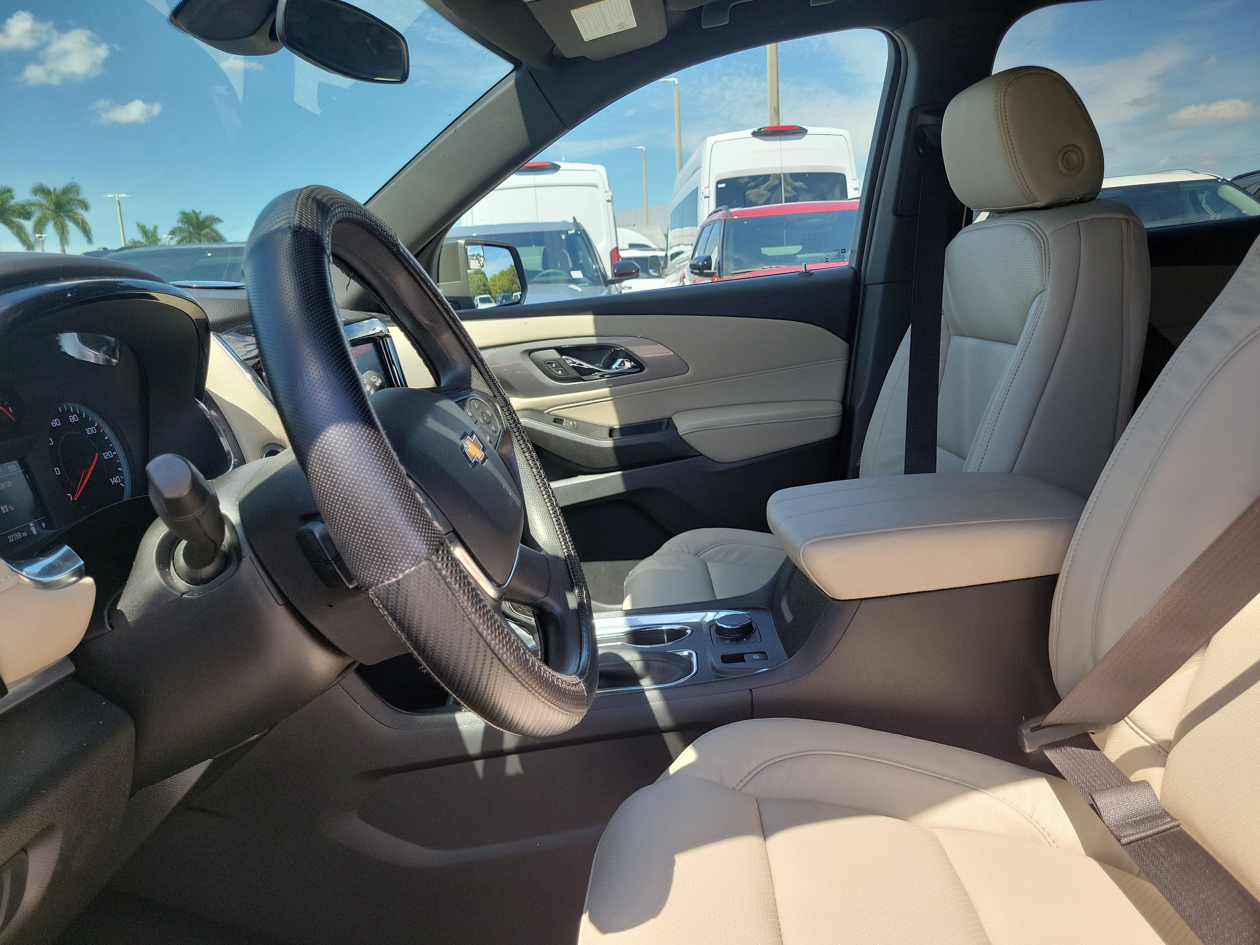 Used 2023 Chevrolet Traverse LS FWD image 11