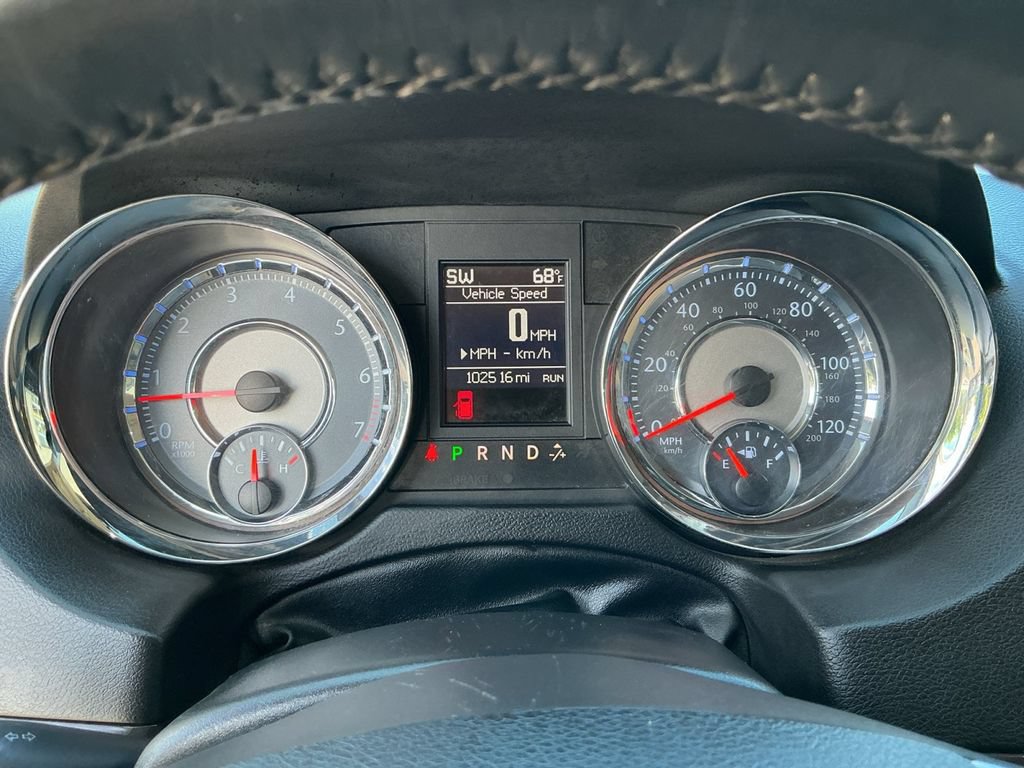 Used 2016 Chrysler Town & Country Touring FWD image 14