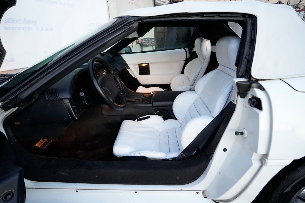 Used 1992 Chevrolet Corvette Convertible image 19