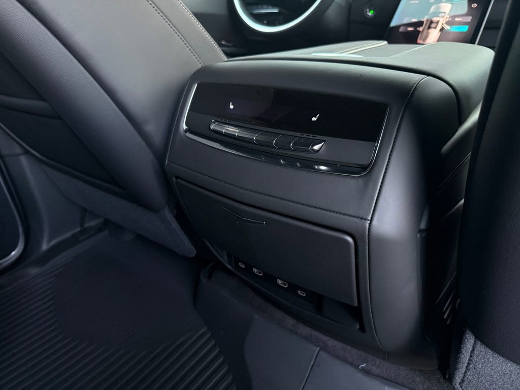 Used 2026 Cadillac Escalade Platinum Sport w/ LPO, ONYX Package image 26