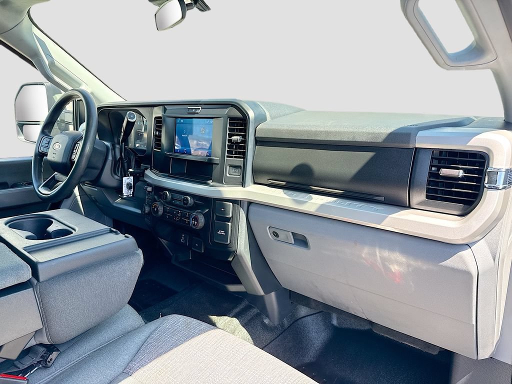 Used 2025 Ford F550 4x4 Crew Cab image 23