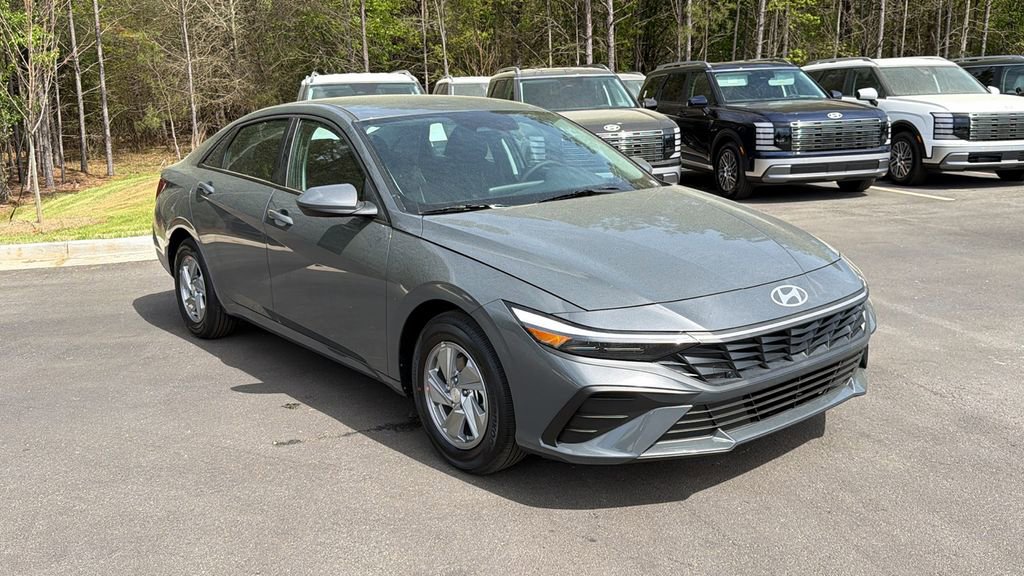 New 2026 Hyundai Elantra SE image 3