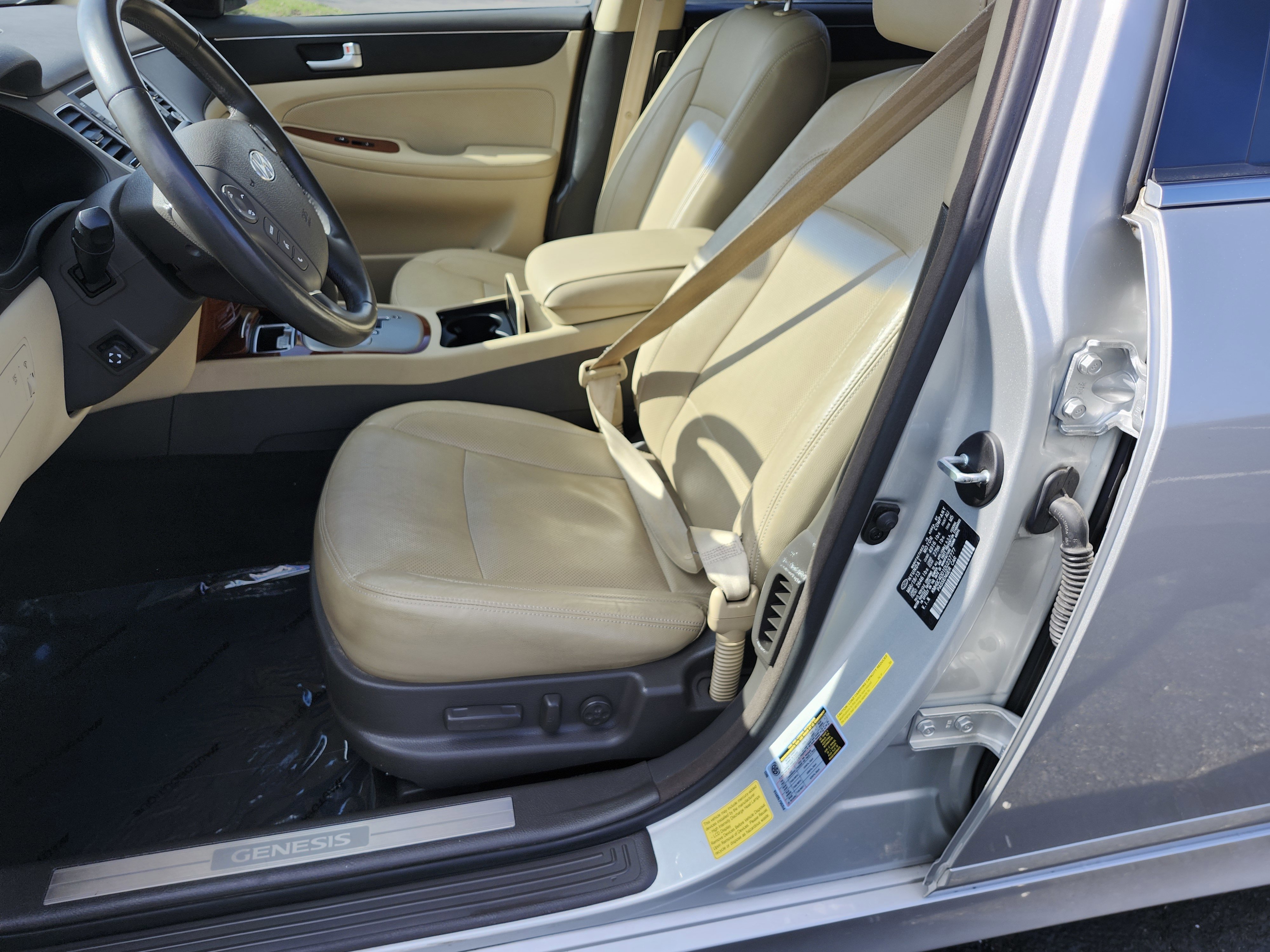 Used 2013 Hyundai Genesis 3.8 w/ Premium Pkg image 24