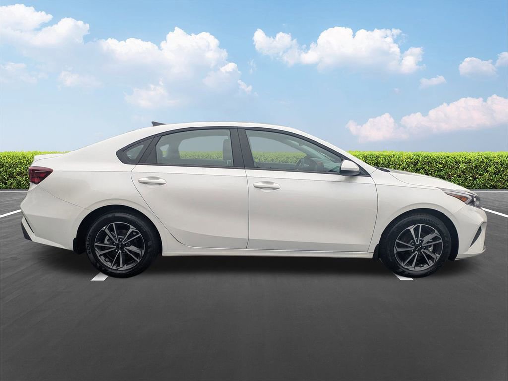 Used 2024 Kia Forte LXS image 3