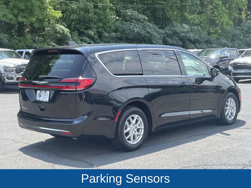 Certified 2023 Chrysler Pacifica Touring-L FWD image 9