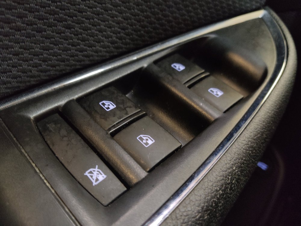 Used 2018 Chevrolet Cruze LS FWD image 27