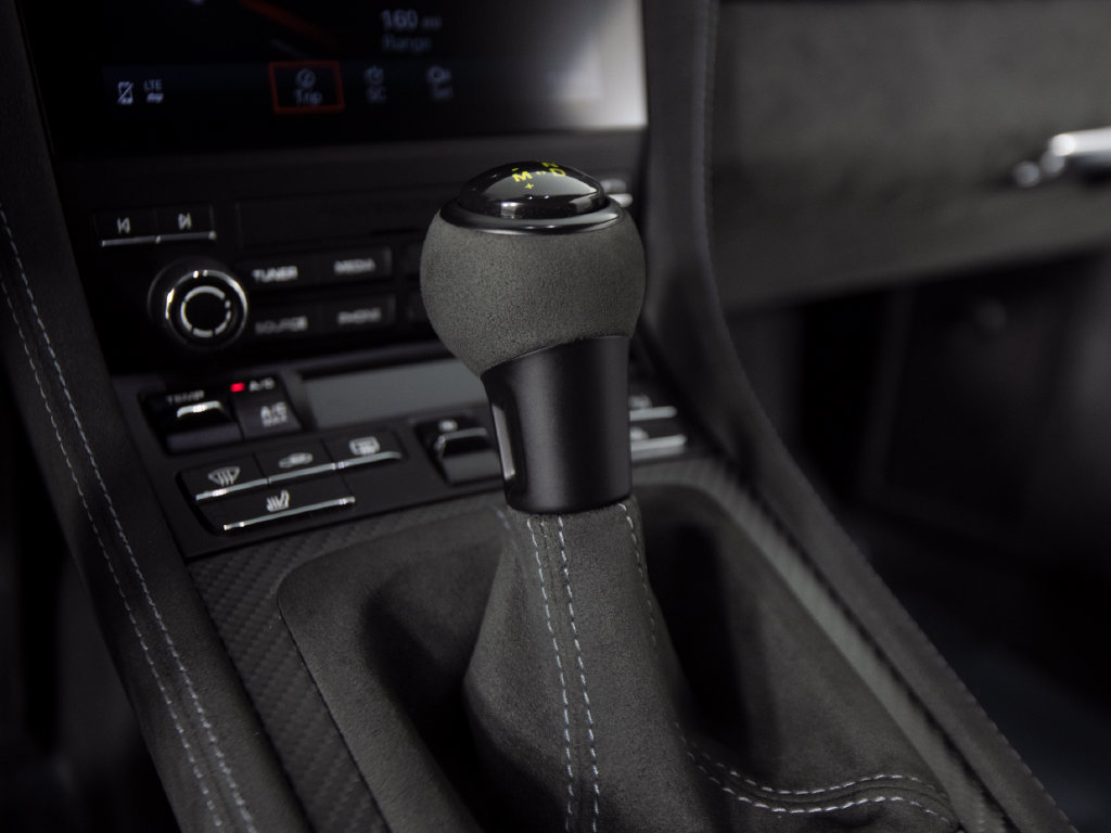 Certified 2025 Porsche 718 Cayman GT4 RS RWD image 28
