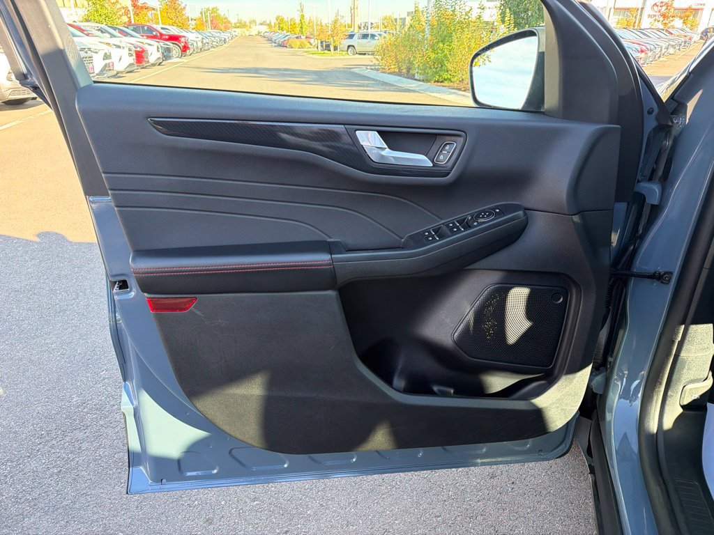 Used 2025 Ford Escape ST-Line Select AWD/4WD image 23