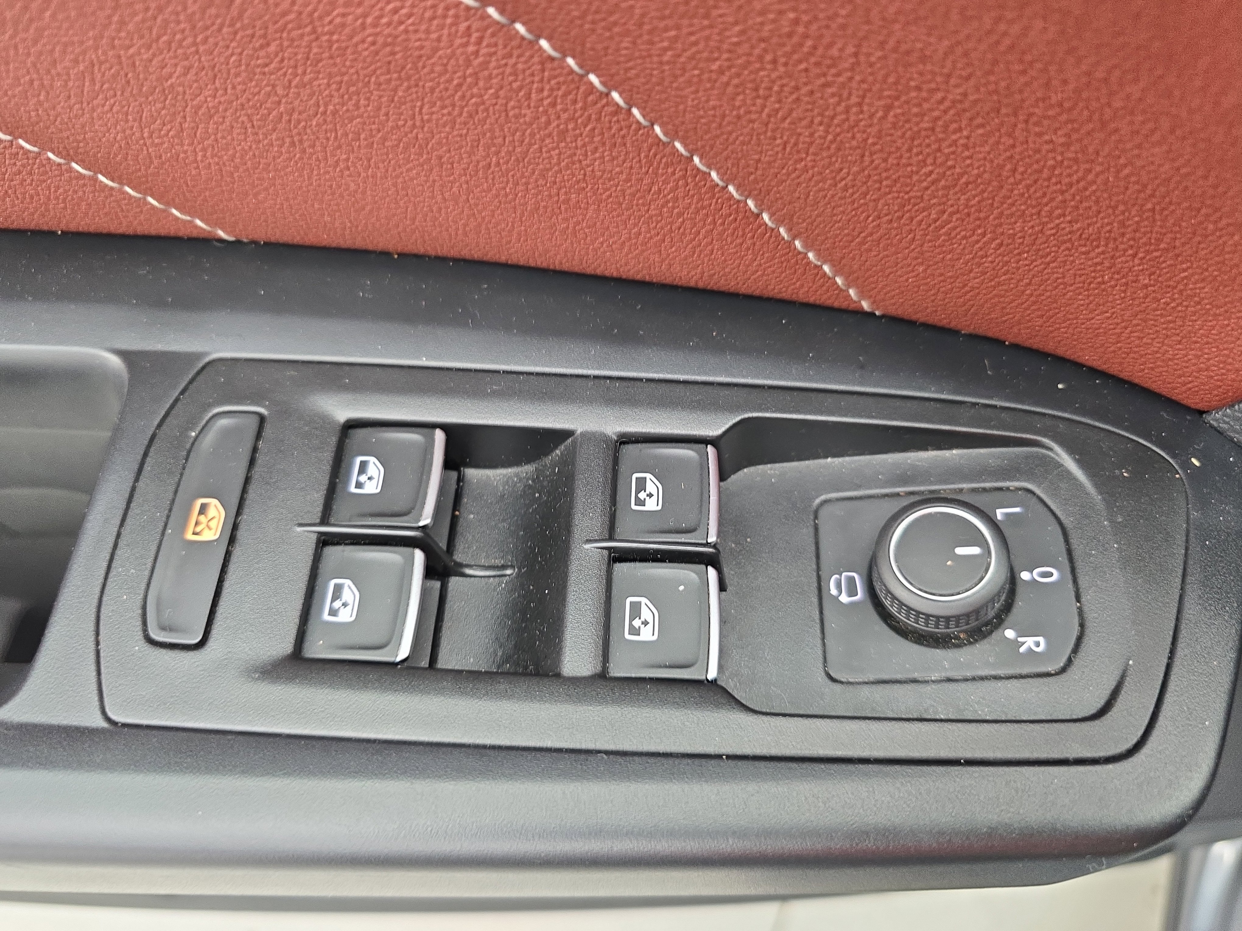 Used 2021 Volkswagen Atlas Cross Sport SEL Premium image 28