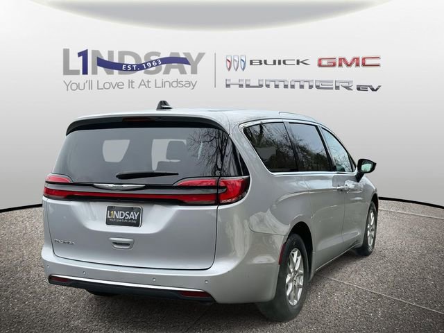Used 2024 Chrysler Pacifica Touring-L video 2