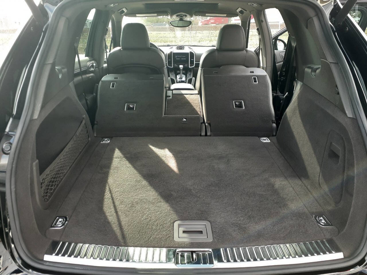 Used 2017 Porsche Cayenne Platinum Edition image 23