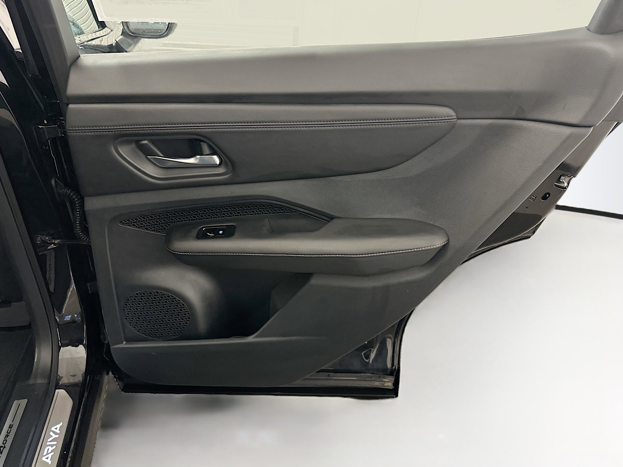 Used 2024 Nissan Ariya AWD image 31