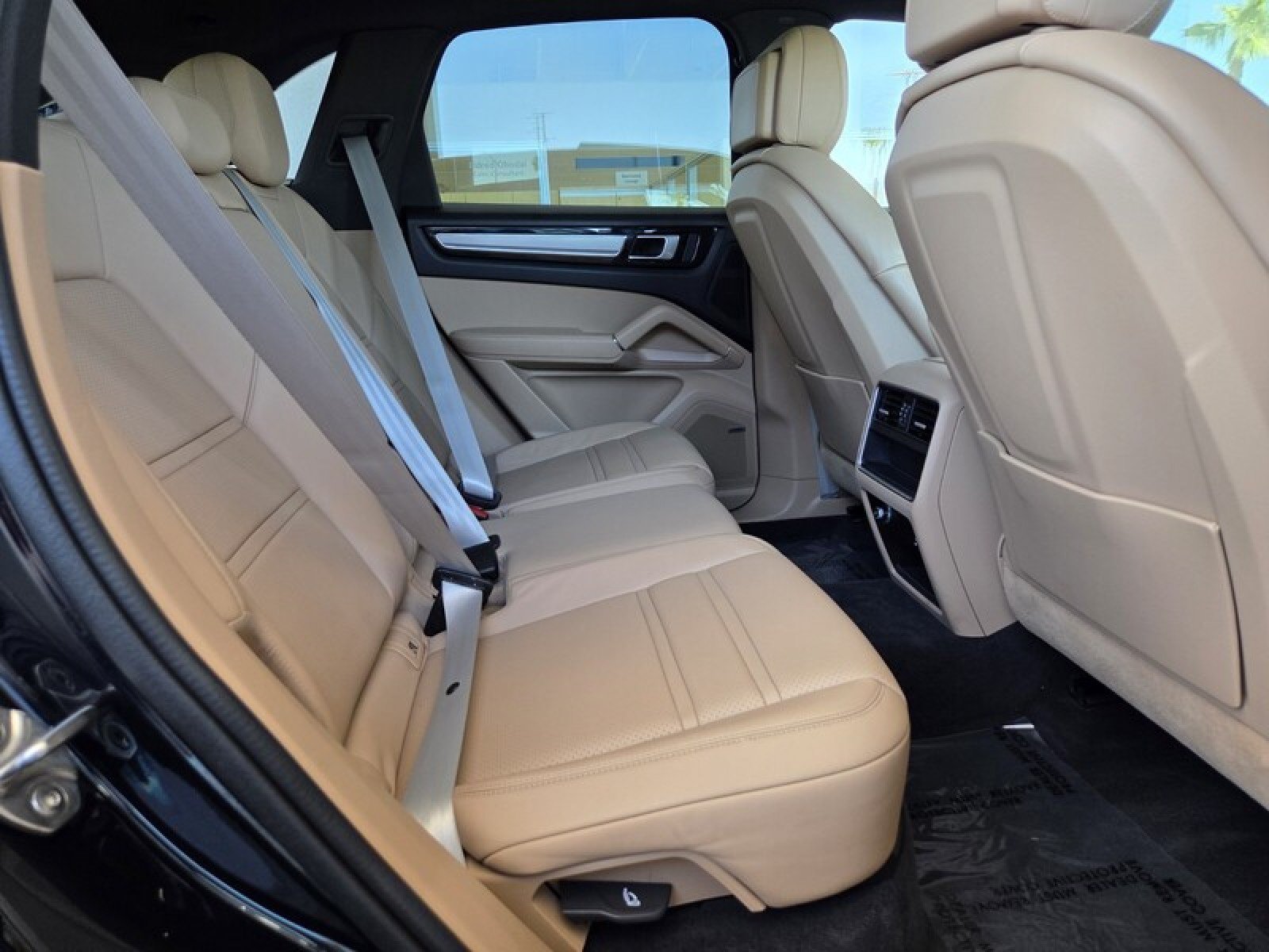 Used 2022 Porsche Cayenne Platinum Edition AWD/4WD image 18