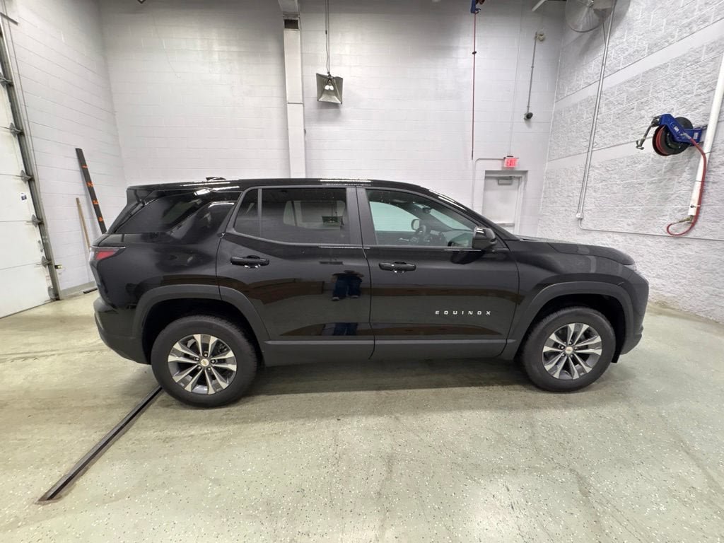 New 2027 Chevrolet Equinox LT w/ Convenience Package II AWD/4WD image 3