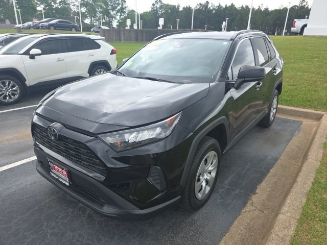 Used 2021 Toyota RAV4 LE FWD image 3