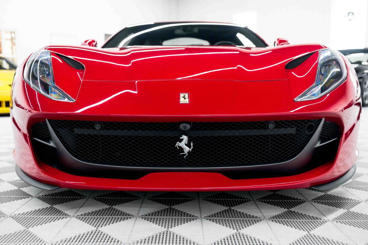 Used 2018 Ferrari 812 Superfast RWD image 18