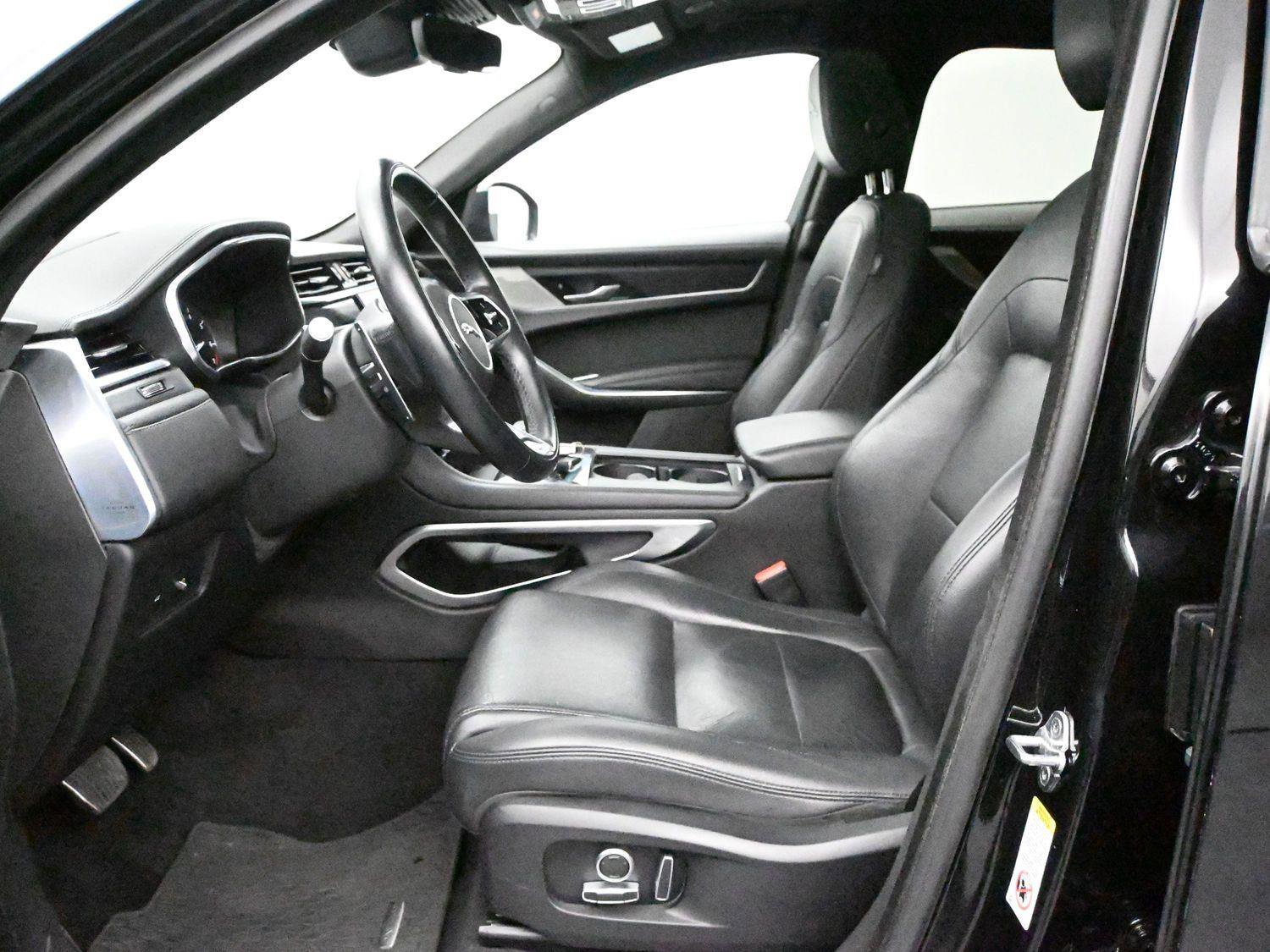 Used 2022 Jaguar F-PACE S image 7