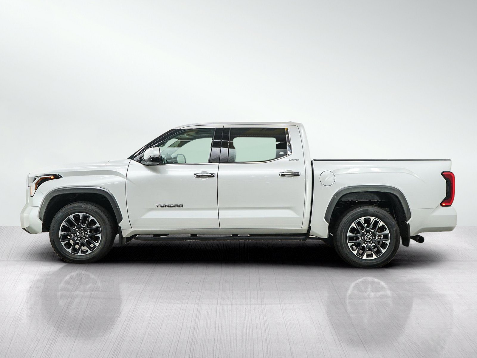 Used 2022 Toyota Tundra Limited AWD/4WD image 2