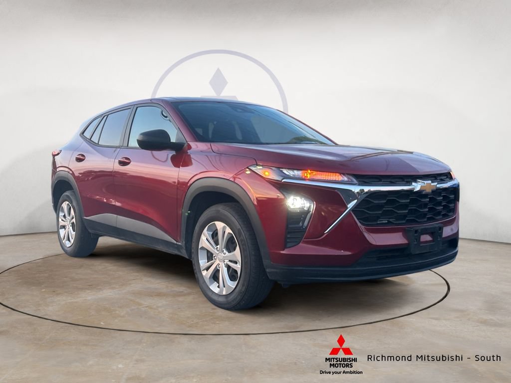 Used 2024 Chevrolet Trax LS FWD image 1