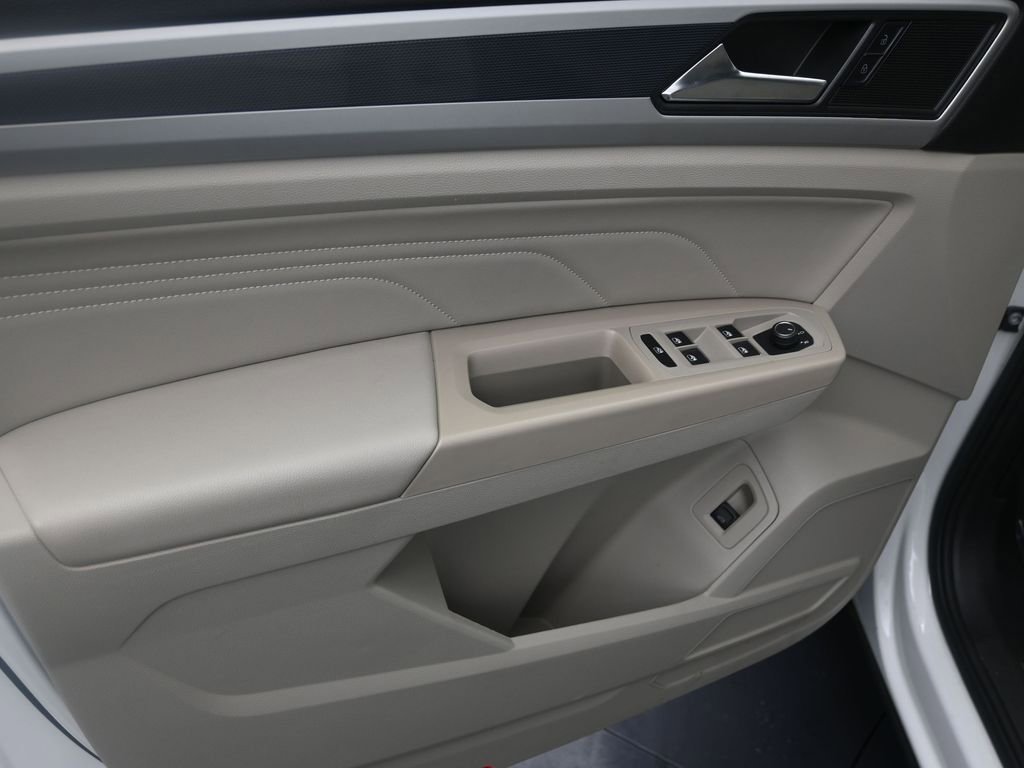 Used 2021 Volkswagen Atlas SEL R-Line image 11