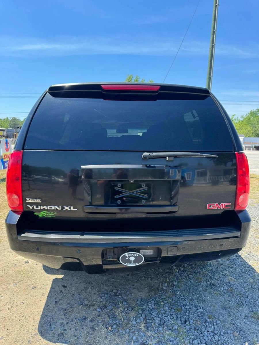 Used 2011 GMC Yukon XL SLT w/ SLT-2 Equipment Package AWD/4WD image 8
