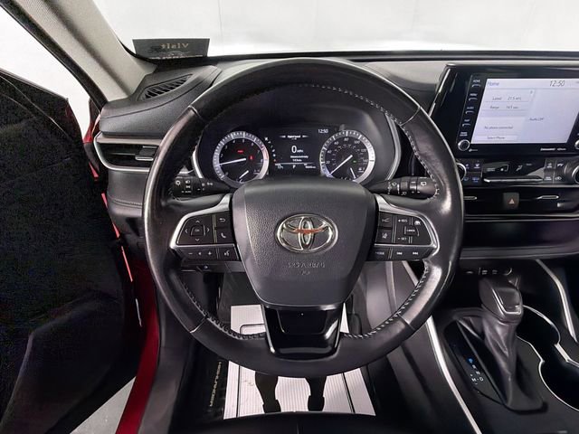 Used 2020 Toyota Highlander XLE AWD/4WD image 11