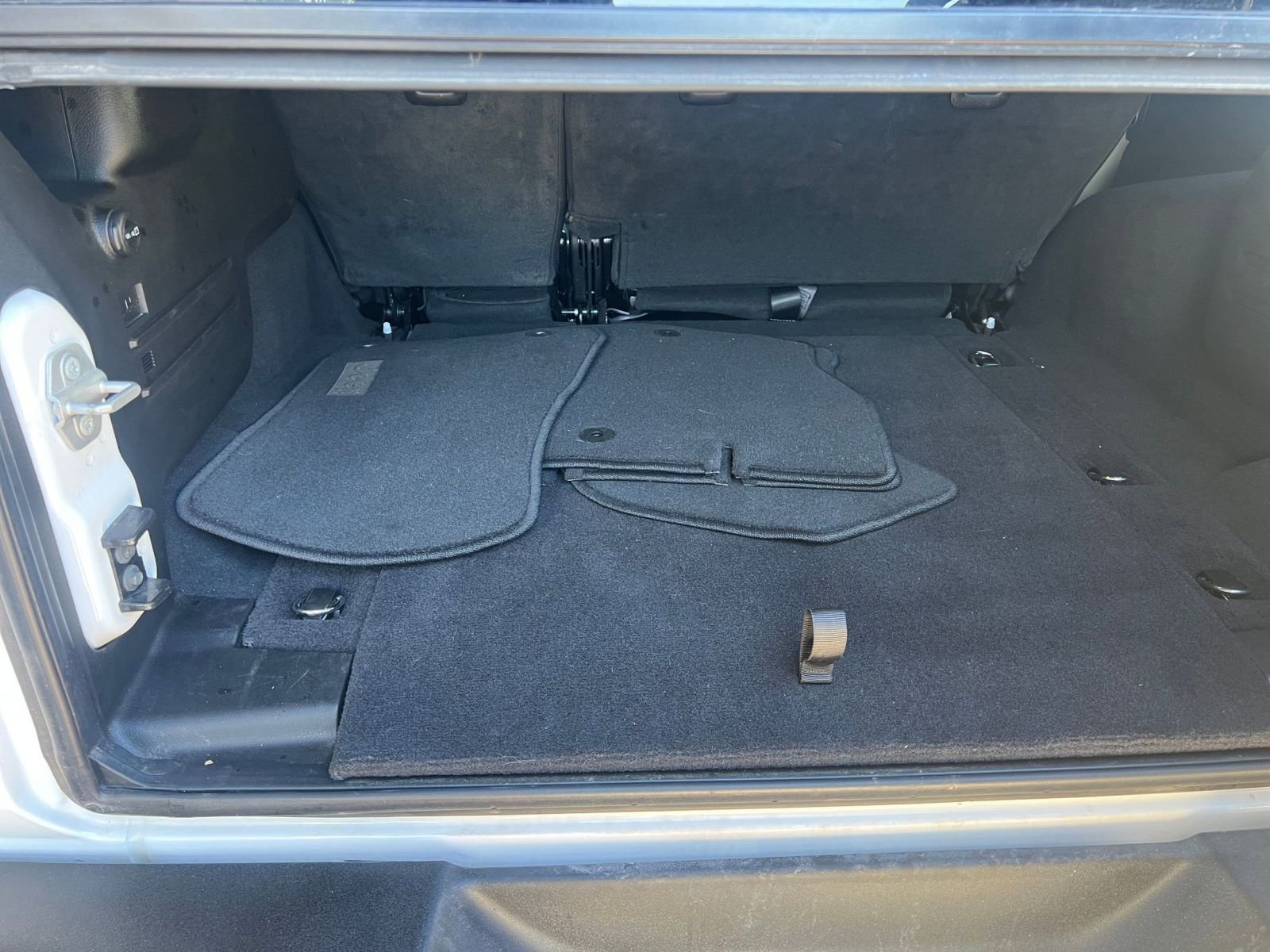 Used 2025 Jeep Wrangler Sport S image 31