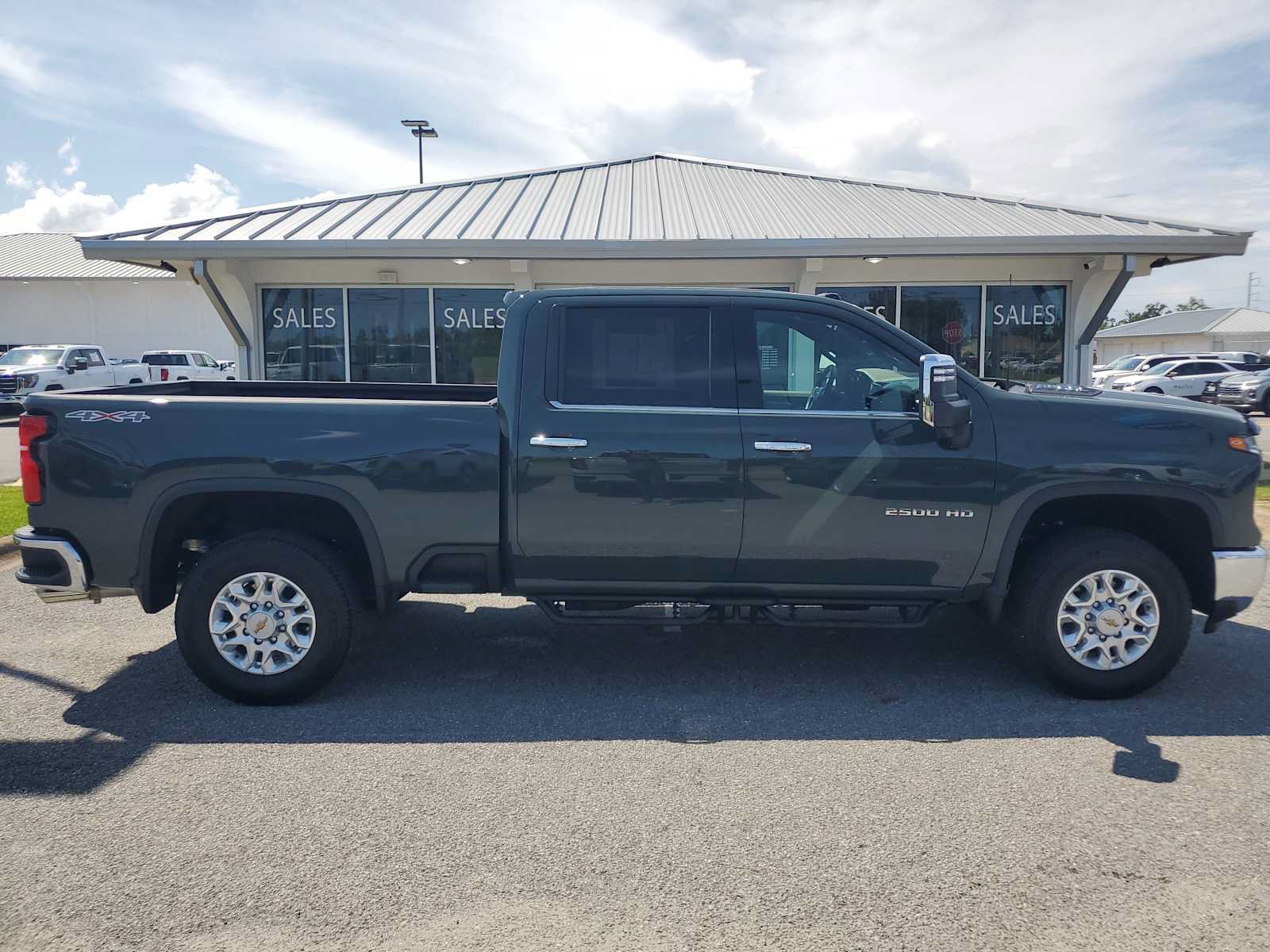 Used 2025 Chevrolet Silverado 2500 LTZ w/ LTZ Convenience Package AWD/4WD image 7