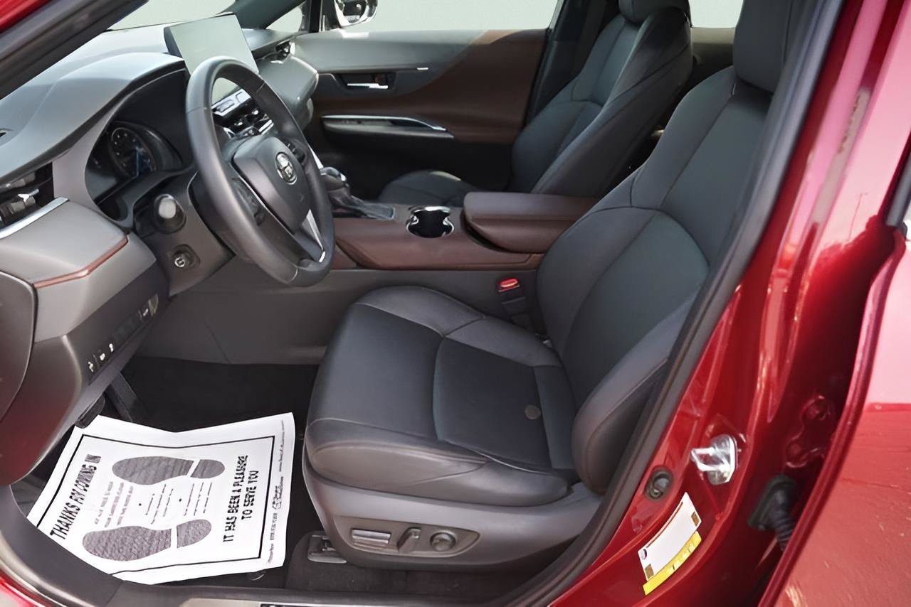 Used 2023 Toyota Venza XLE AWD/4WD image 9