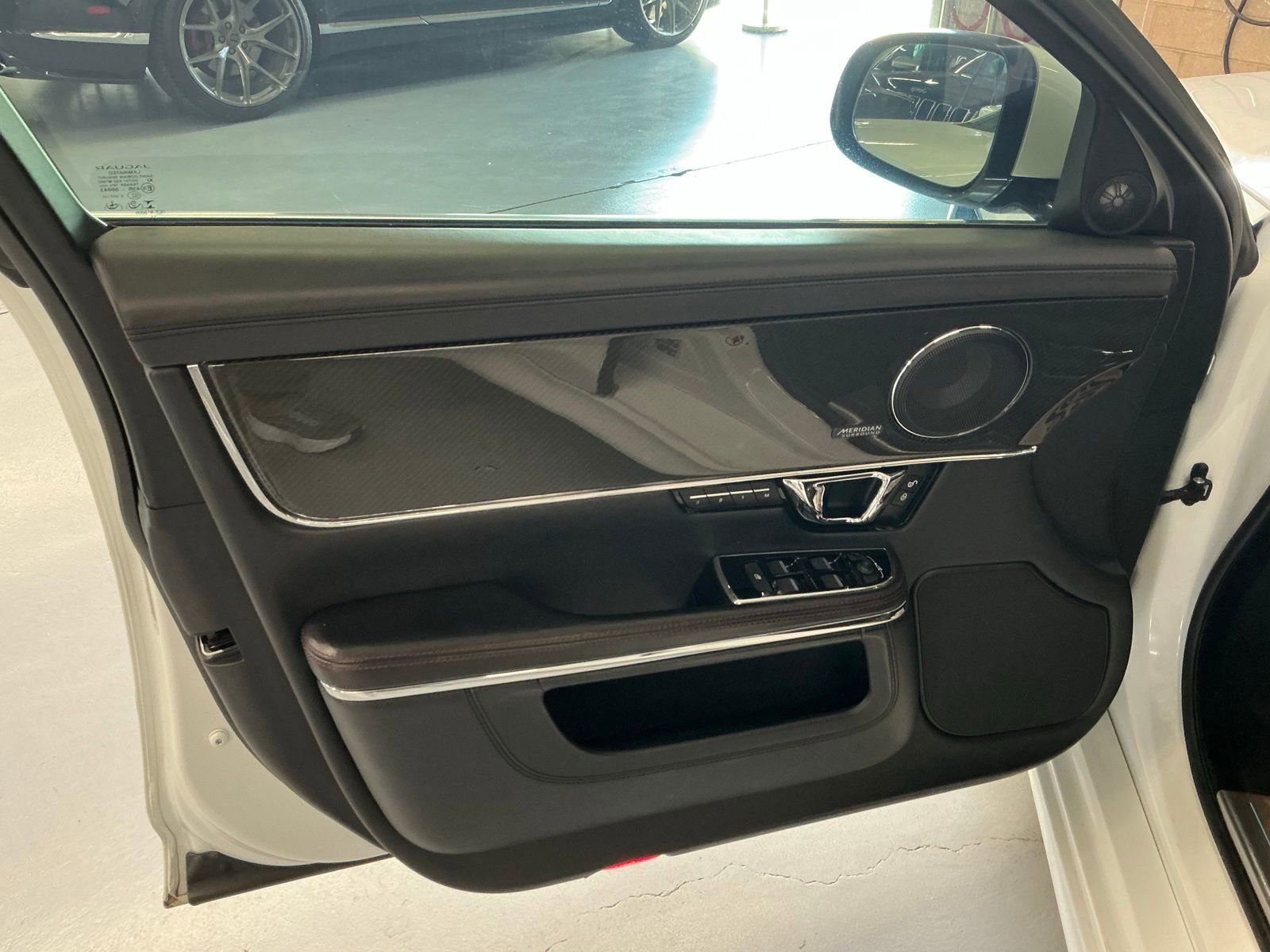 Used 2015 Jaguar XJ R LWB image 20