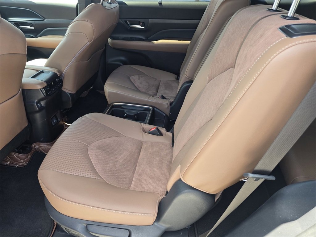 Used 2025 Toyota Grand Highlander AWD Hybrid image 12