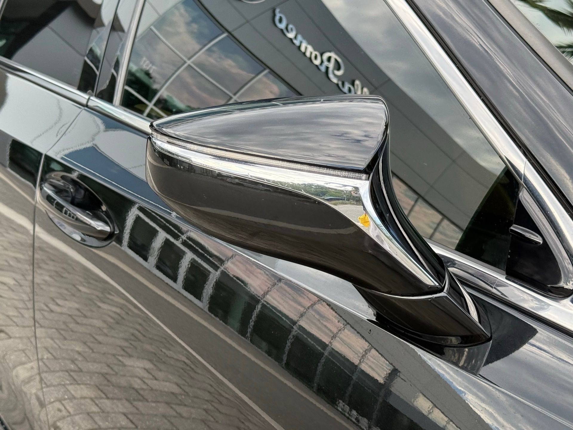 Used 2020 Lexus ES 300h w/ Premium Package FWD image 18