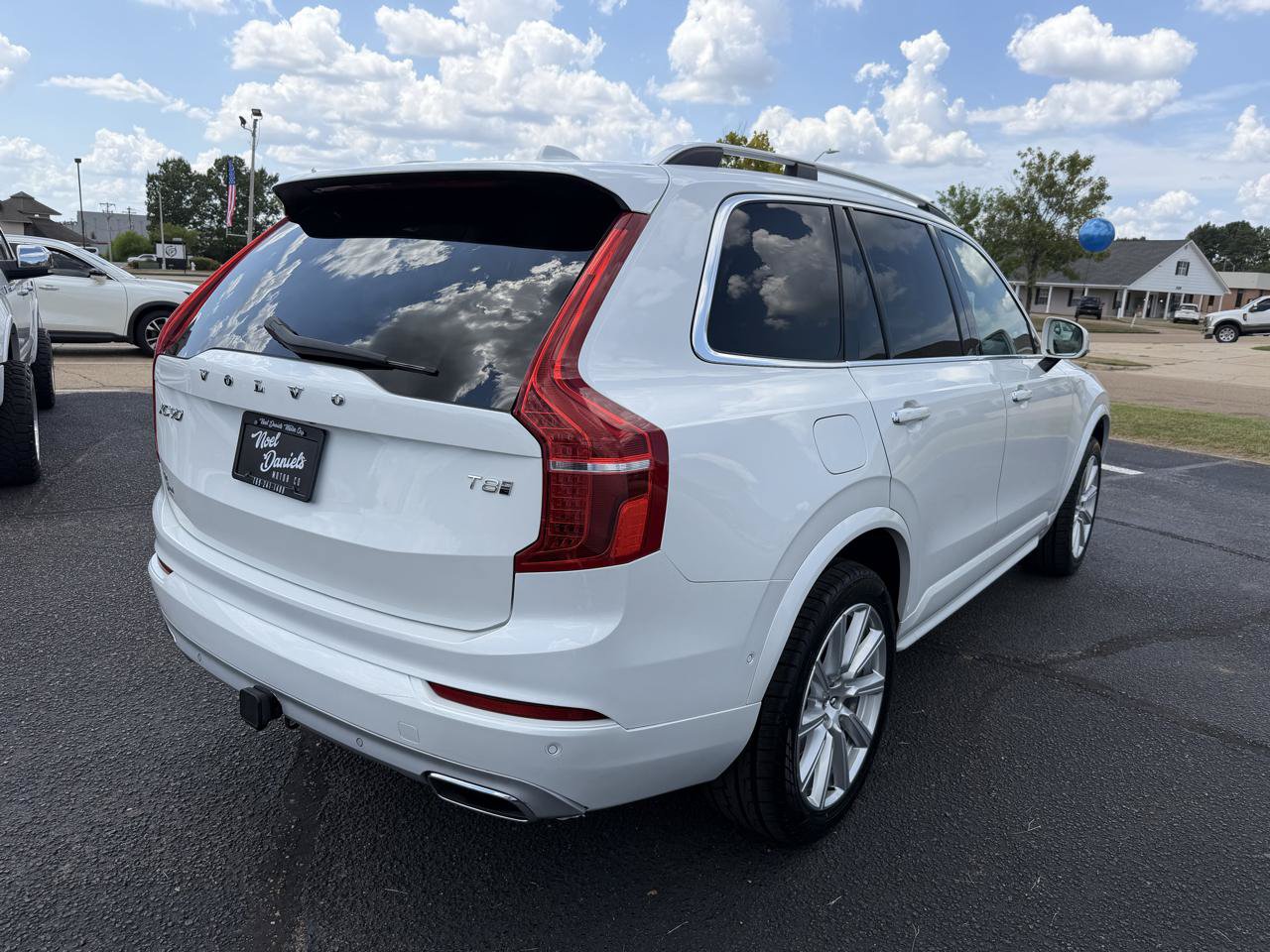 Used 2016 Volvo XC90 T8 Momentum w/ Vision Package AWD/4WD image 6