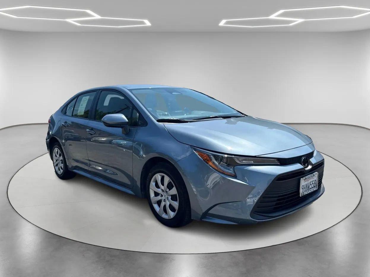 Used 2023 Toyota Corolla LE image 3