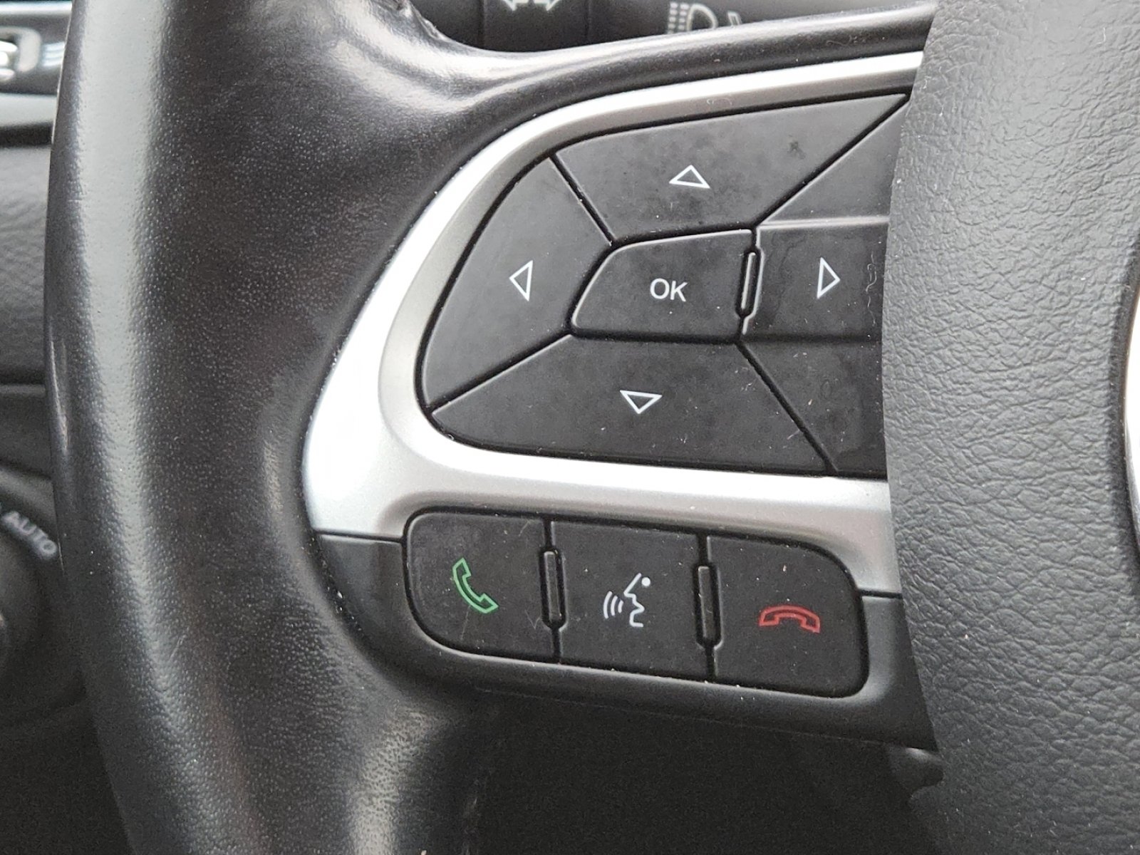 Used 2020 Jeep Compass Latitude AWD/4WD image 29