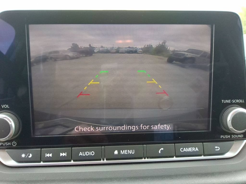Used 2024 Nissan Rogue S AWD/4WD image 16