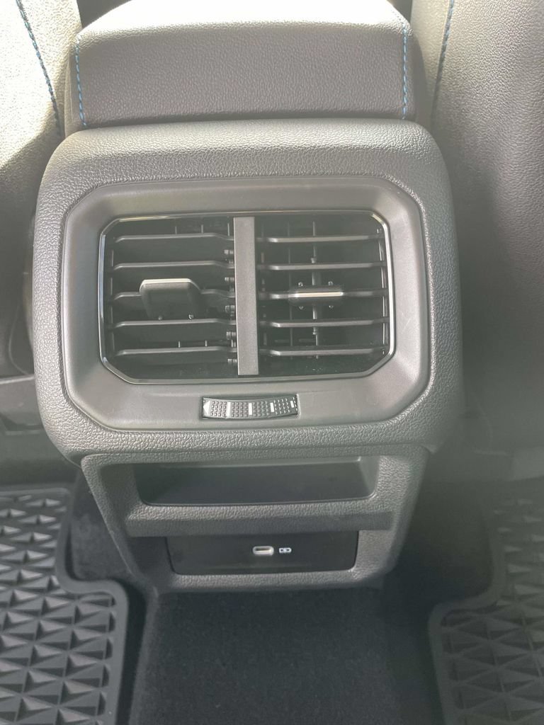 Certified 2024 Volkswagen Taos SE AWD/4WD image 16