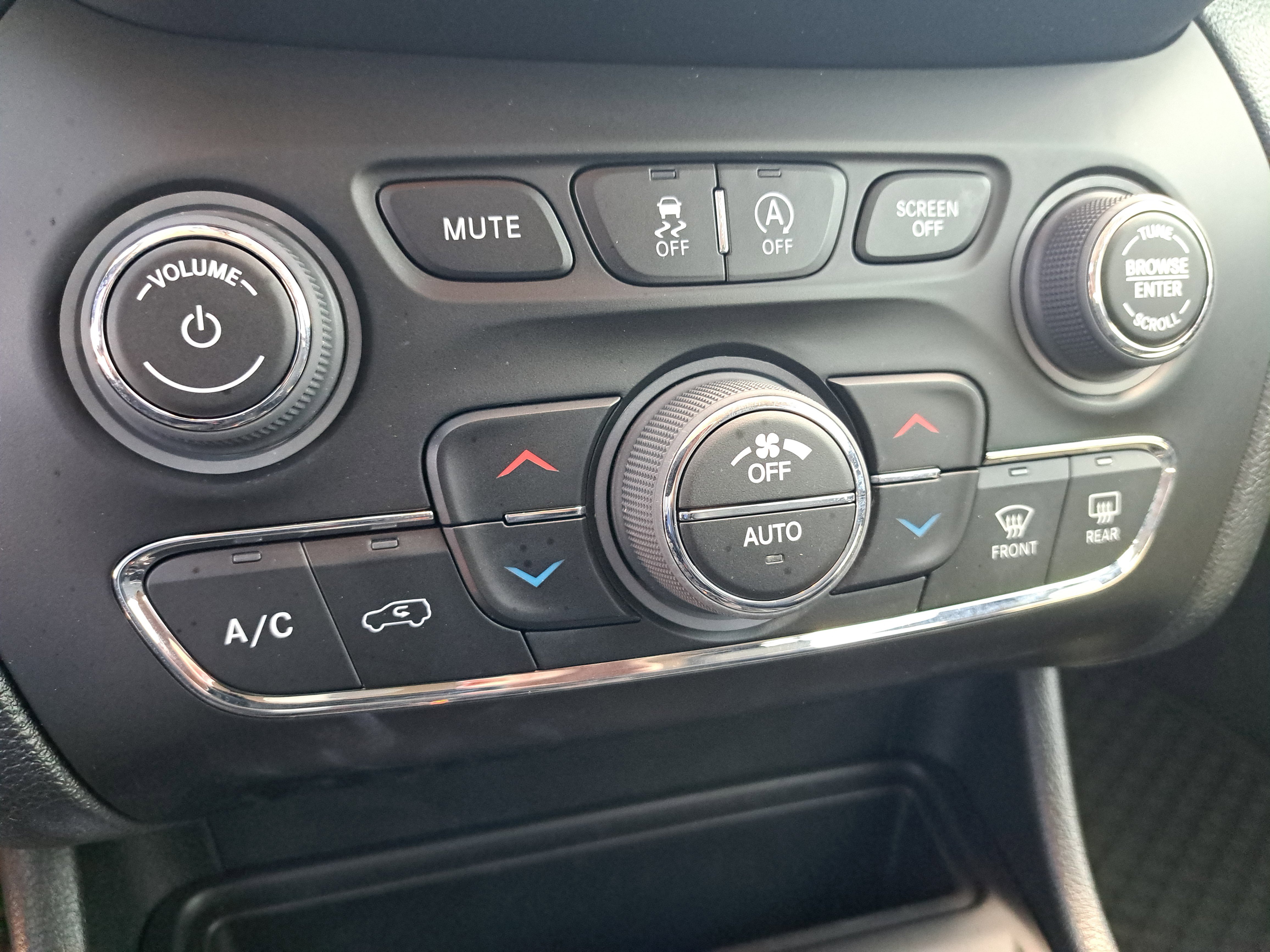 Used 2022 Jeep Cherokee Trailhawk w/ Premium Leather Package image 26