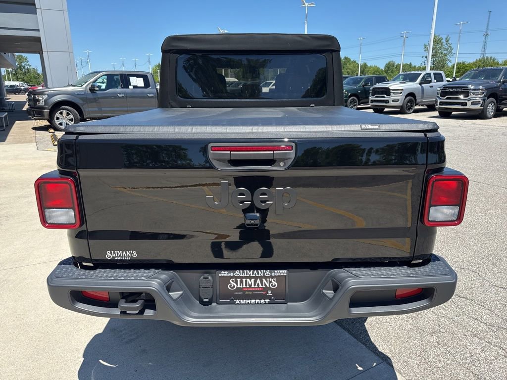 Used 2024 Jeep Gladiator Sport AWD/4WD image 6