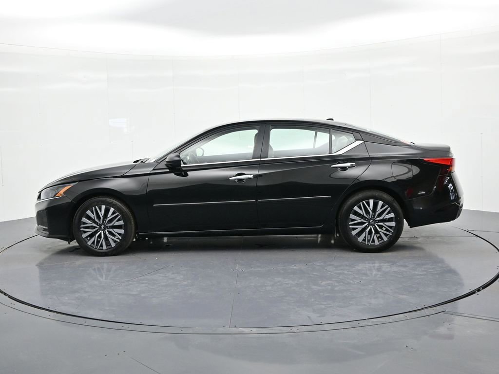 Used 2024 Nissan Altima 2.5 SV image 9