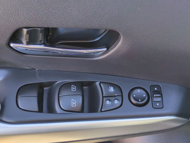 Used 2020 Nissan Kicks SR w/ SR Premium Package image 13